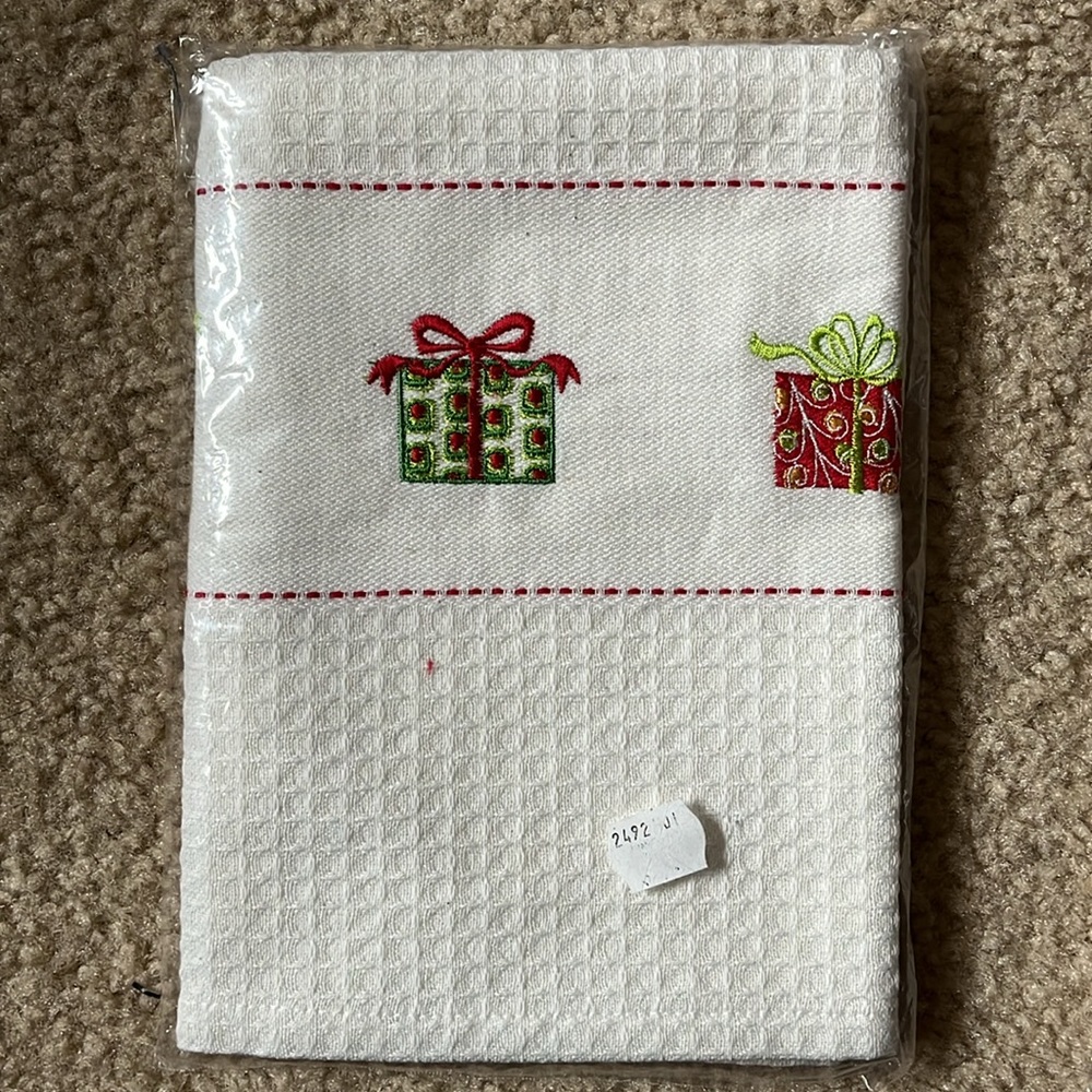 Pack of 3 Christmas Kitchen Towels - Picture 3 of 4